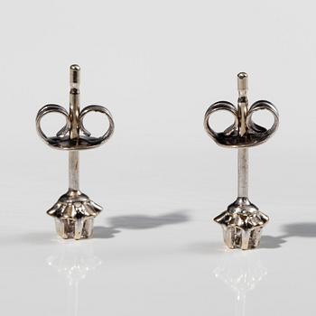 KORVAKORUT, 14K valkokultaa, briljanttihiotut timantit, yht. 0,10 ct. 1900-luvun loppu.