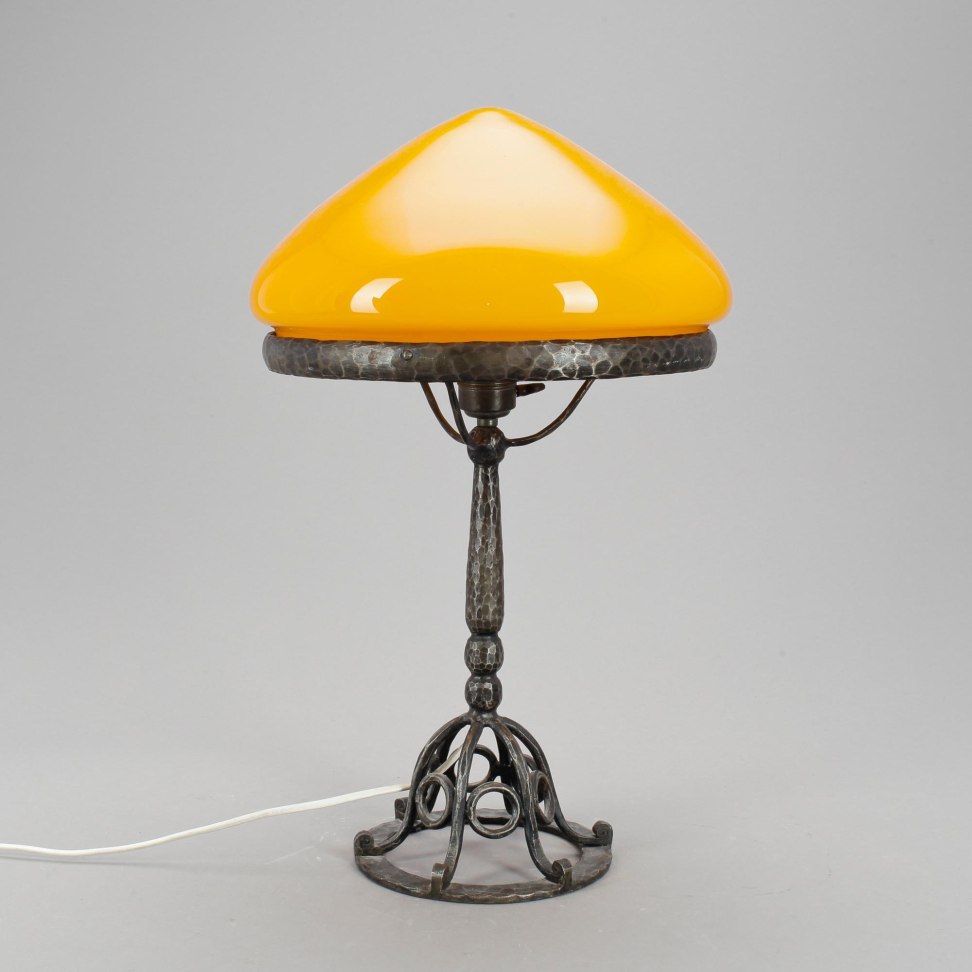BORDSLAMPA, 1900-talets första hälft.