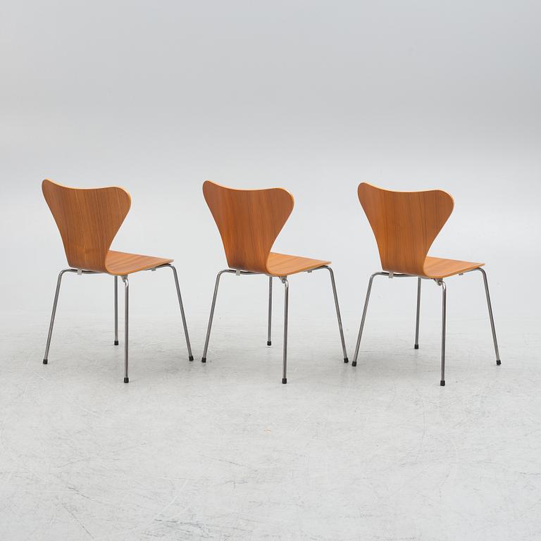 Arne Jacobsen, stolar , 3 st, "Sjuan" Fritz Hansen 2015.