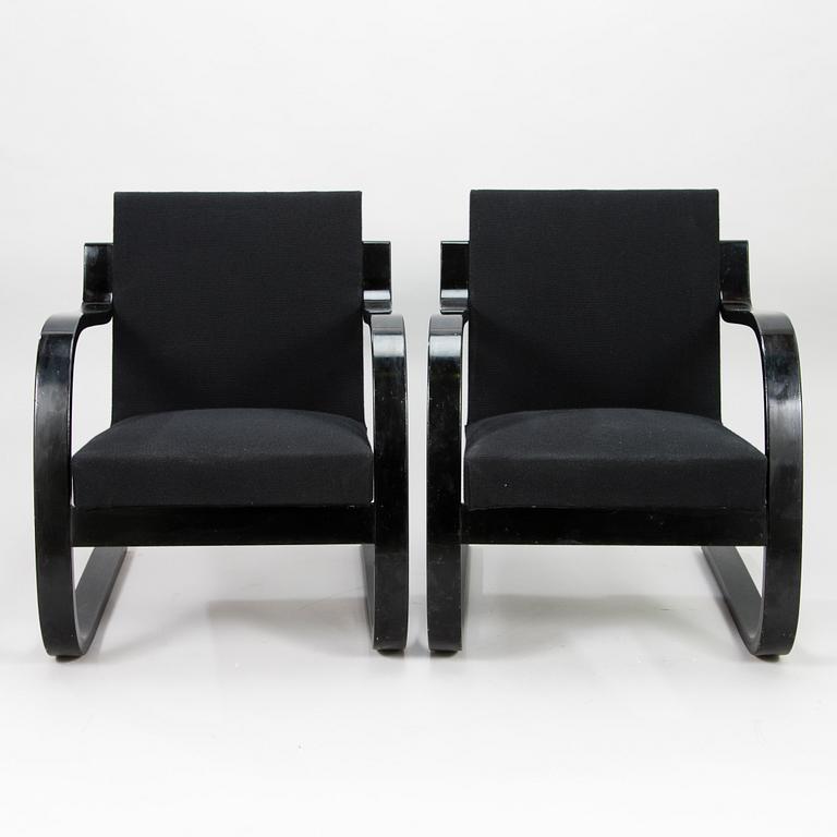 ALVAR AALTO, fåtöljer, ett par, modell 34/402, O.Y. Huonekalu- ja Rakennustyötehdas A.B. 1900-talets mitt.