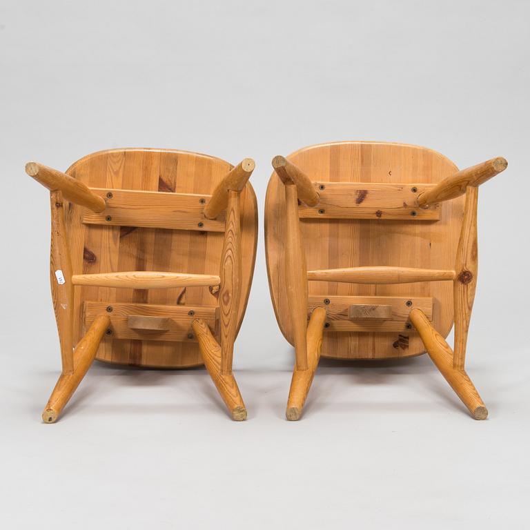 Eero Aarnio, A set of 6 "Pirtti" chairs and dining table for Laukaan Puu, Finland, late 20th century.