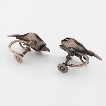 A brooch and a pair of earrings by Georg Kaplan, Stockholm.