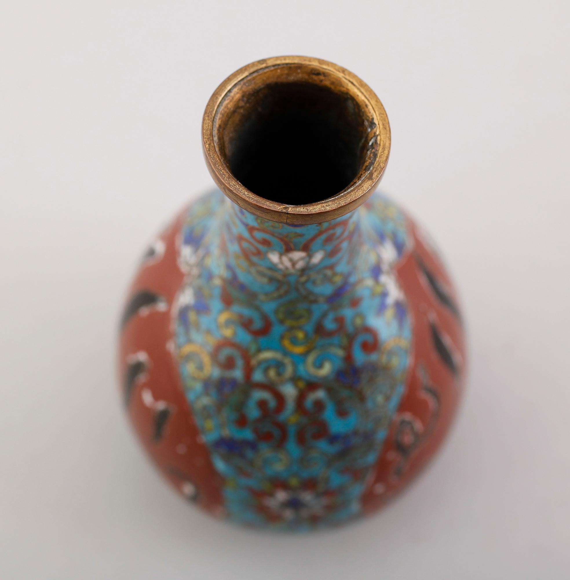 VAS, cloisonné, Kina, 1900-tal.