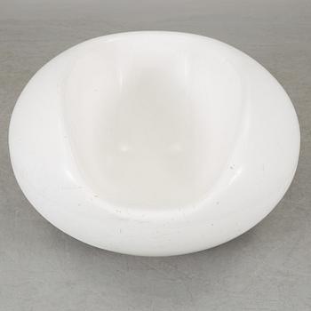 A 20th century fibreglass "Kantarelli" table and "Pastilli" lounge chair by Eero Aarnio, Finland.
