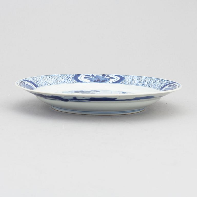 A blue and white dish, Qing dynasty, Kangxi six character mark and of the period (1662-1722).