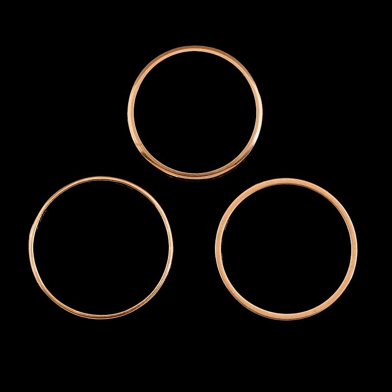 RINGAR, 3 st, 18K guld. Vikt ca 10 g.