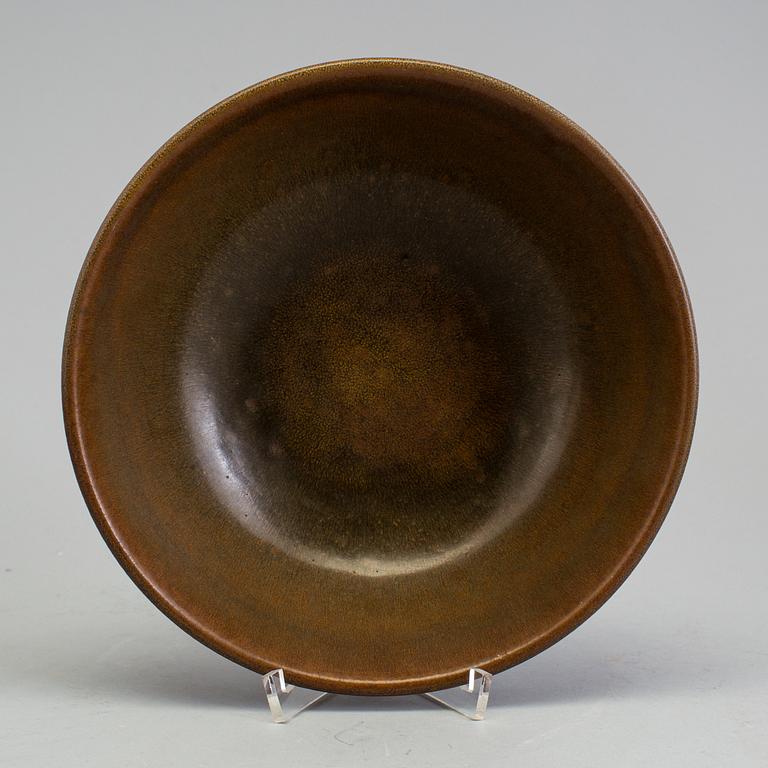 An Erich and Ingrid Triller stoneware bowl, Tobo, Sweden.