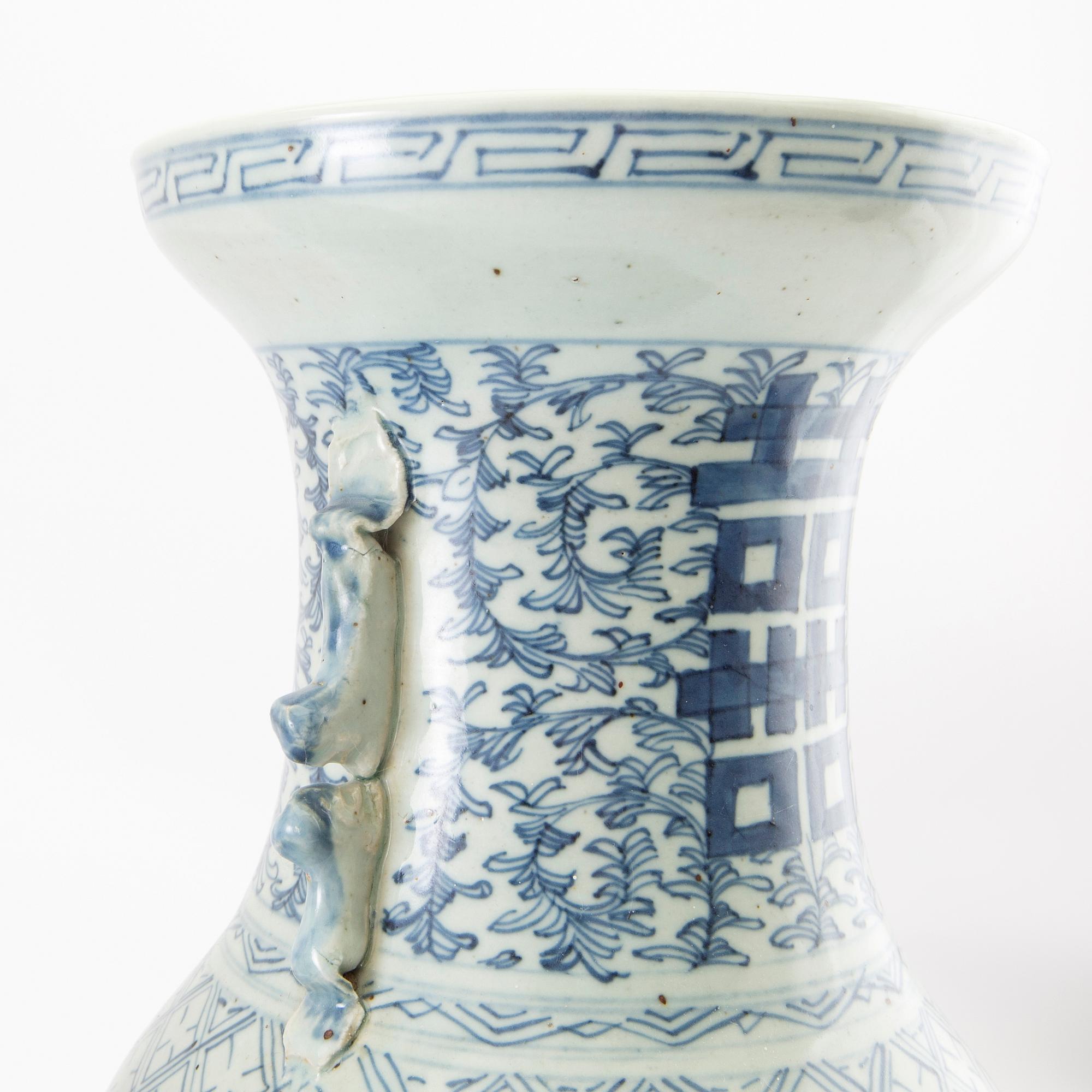 Two blue and white Chinese vases, 20th century.