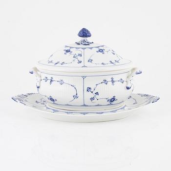 Tureen with platter, Musselmalet, half lace, Royal Copenhagen, Denmark.