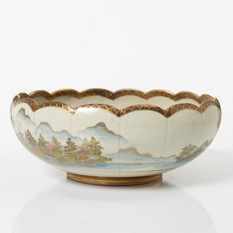 Bålskål, satsumagods. Japan, Meiji (1868-1912).