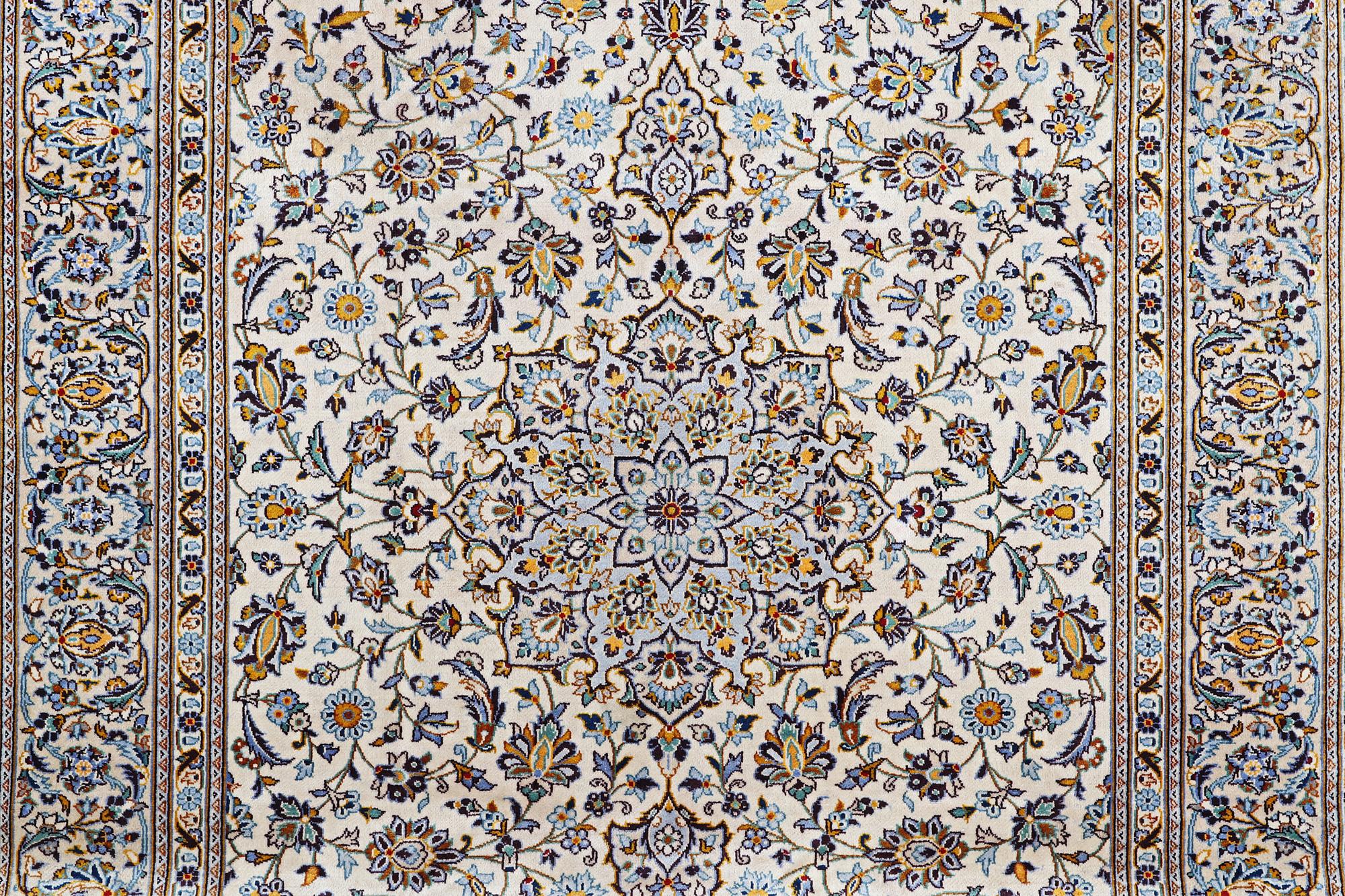 A carpet, Kashan, ca 361 x 253 cm.