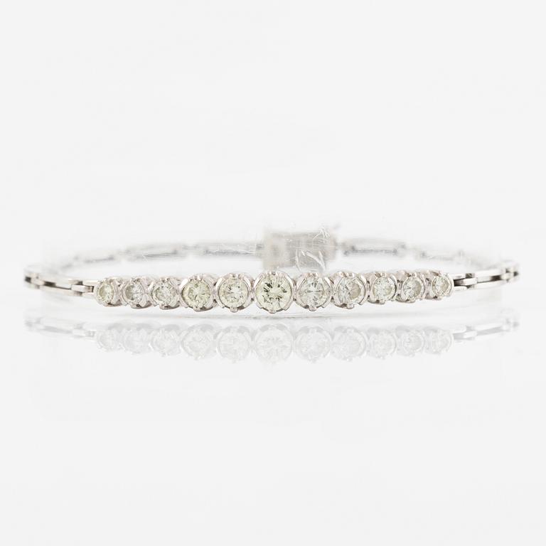 Bracelet, 18K white gold with brilliant-cut diamonds.