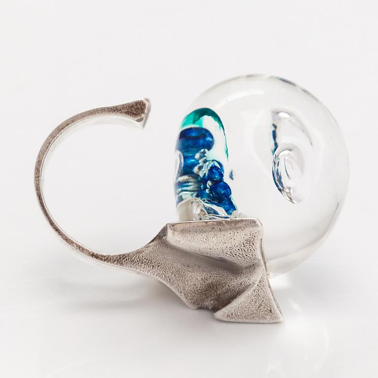 Björn Weckström, Ring "Förstelnad sjö", sterlingsilver och akryl. Lapponia 1973.