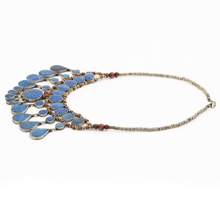 Necklace in white metal with blue and brown stone.