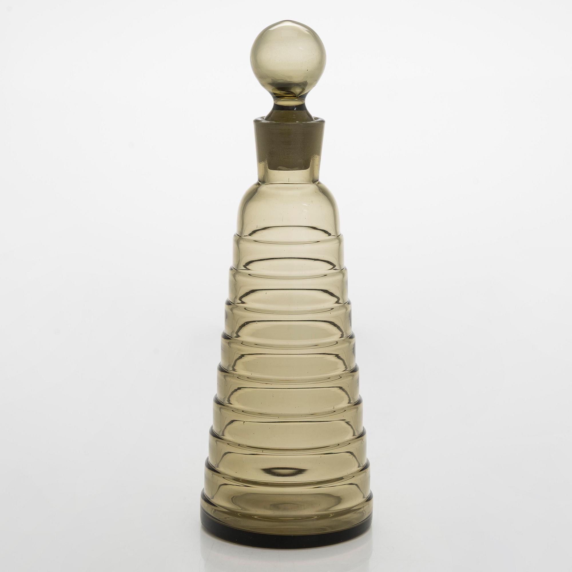 Aino Aalto, A set of 1930's carafe and drinking glasses, 8 pcs, "Bölgeblick" Karhula Glassworks.