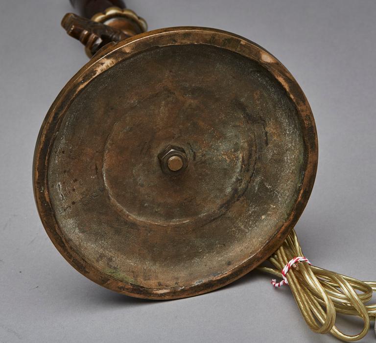 BORDSLAMPA, brons, 1900-talets första hälft.
