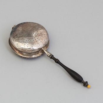 TESPINDEL & NÅLFAT, silver, bl a Gustaf Möllenborg, Stockholm, 1860.