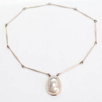 Georg Jensen/Astrid Fog, a sterling silver necklace. Model no. 122.