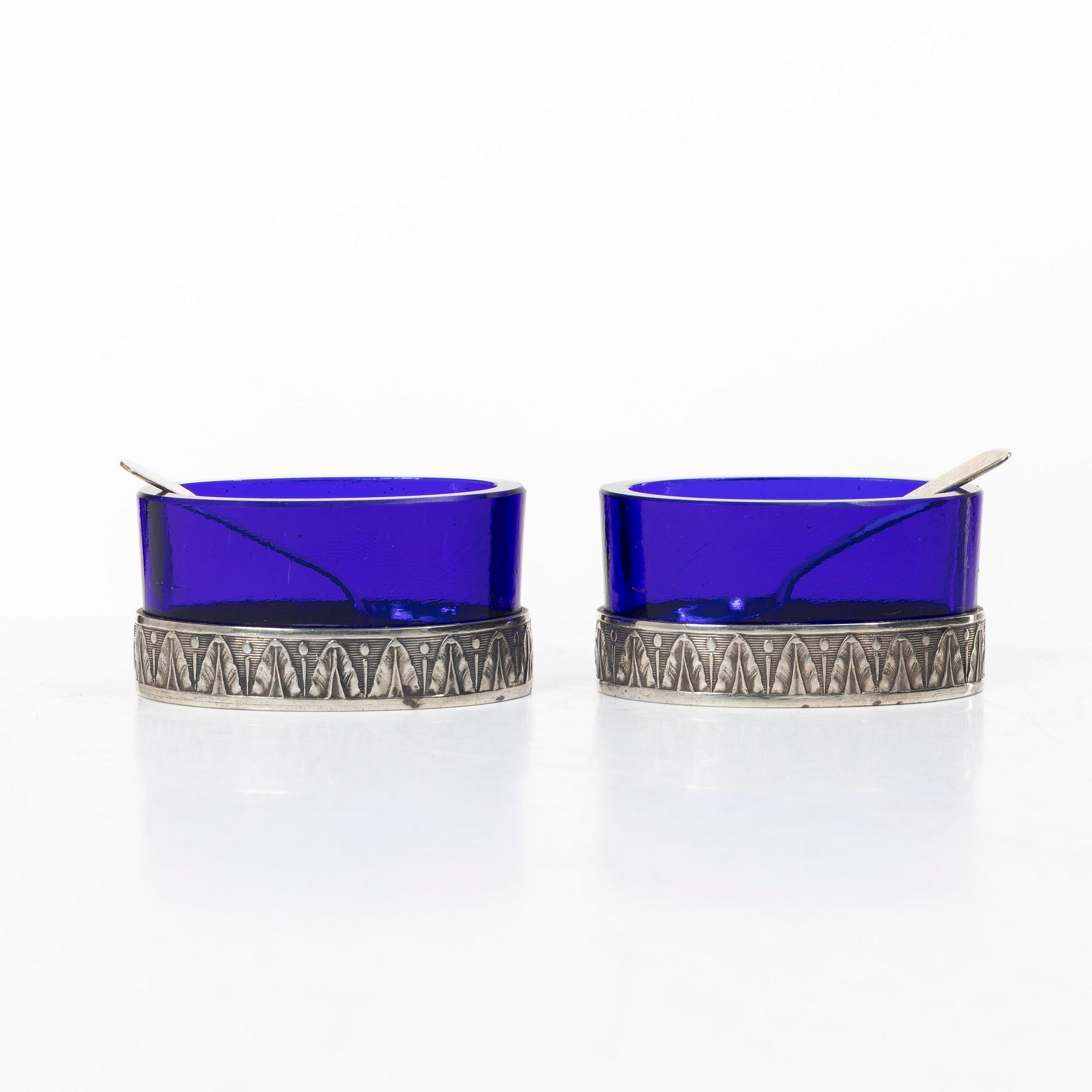 Wiwen Nilsson, A pair of silver salt cellars with spoons, 1949–1950.