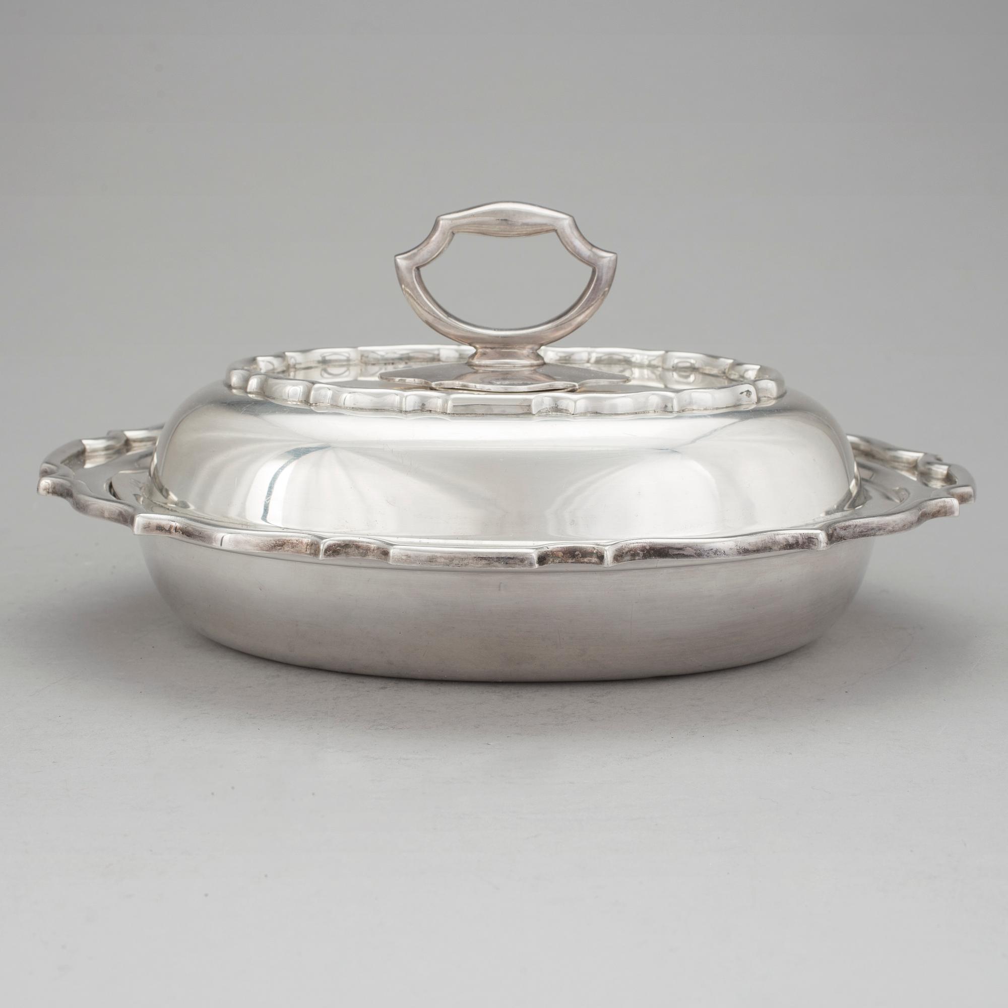 KAROTT MED LOCK, silver, England 1915. Vikt ca 1338 gram.