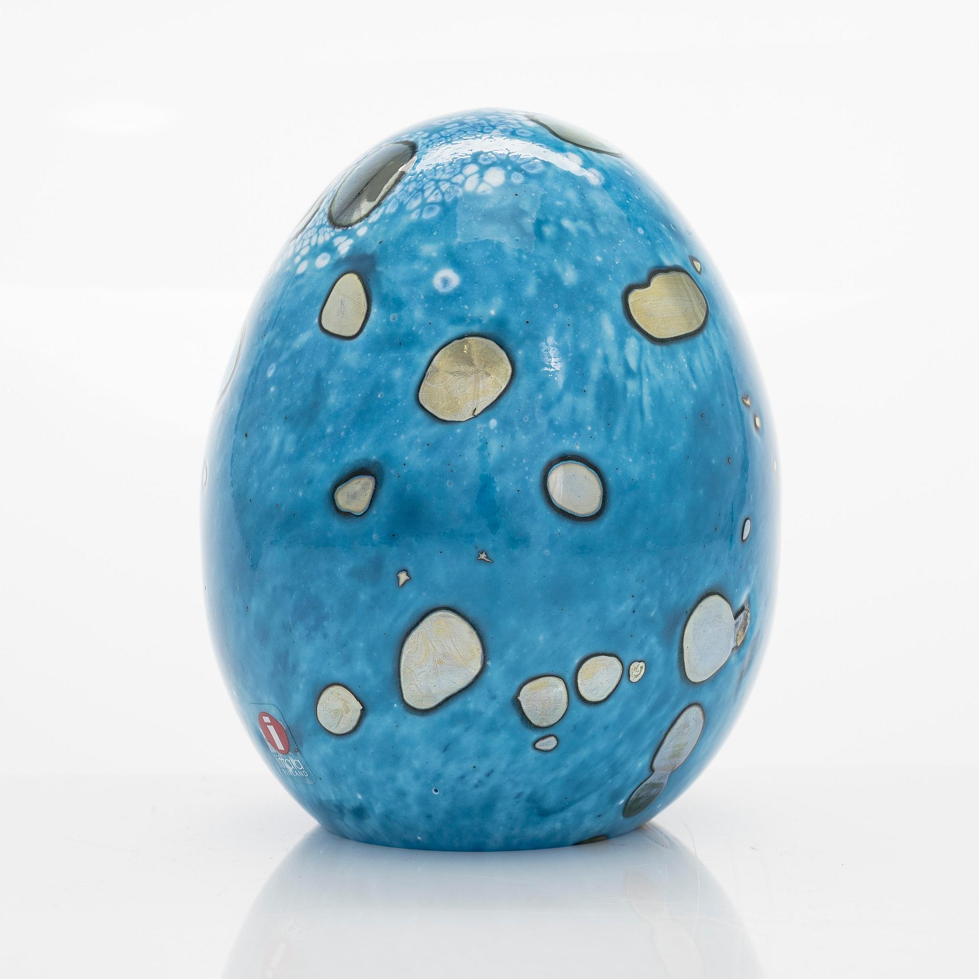 Oiva Toikka, A glass egg, 'Laguunikiwi', signed Oiva Toikka Nuutajärvi Notsjö 31/50.