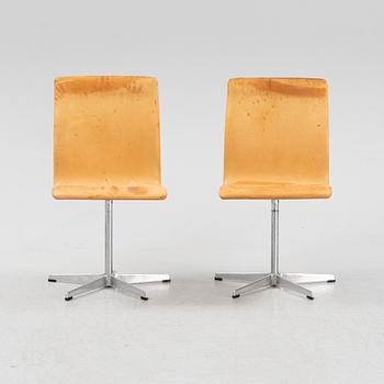 Arne Jacobsen, stolar, ett par, "Oxford", Fritz Hansen, Danmark.