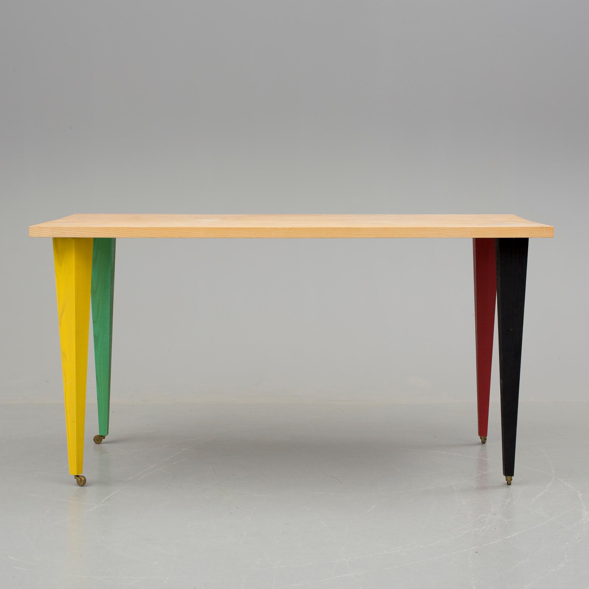 BORD, ur serien "Obelisk", Jonas Bohlin, Källemo, formgivet 1991.