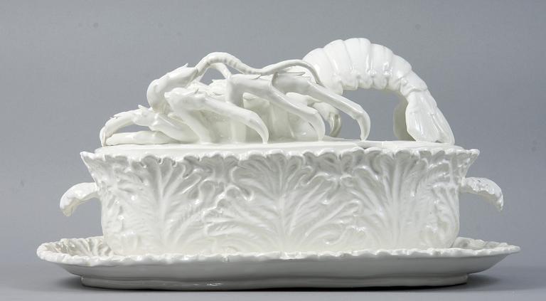 TERRIN PÅ FAT, porslin, Italien, 1900-tal.