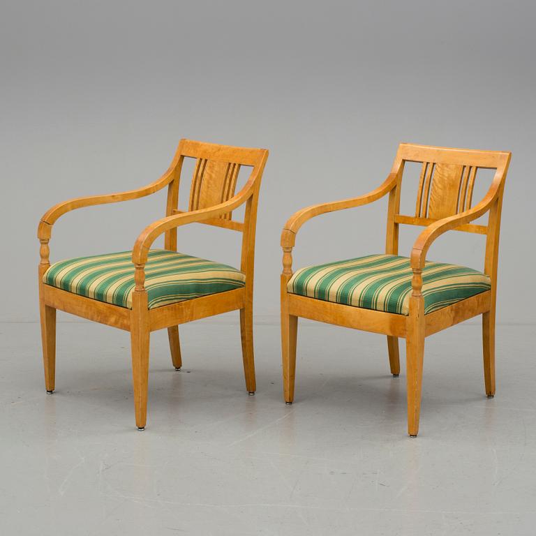 KARMSTOLAR, ett par, Karl-Johan stil, 1920-tal.