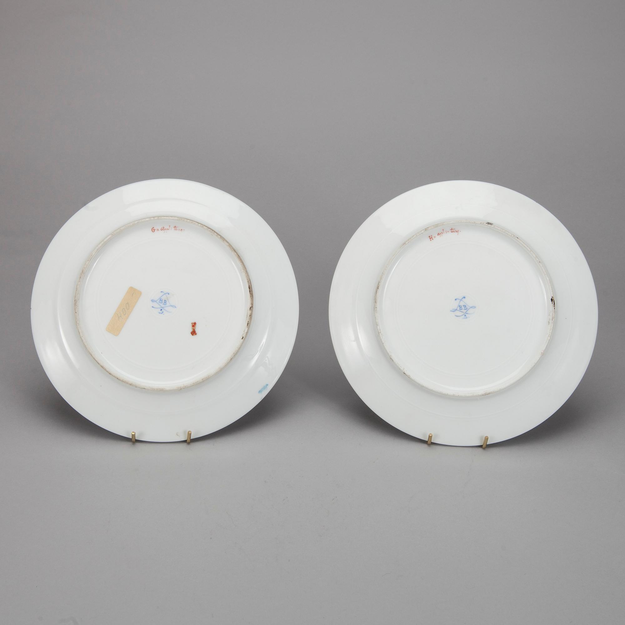 TALLRIKAR, 2 st, porslin, Sèvres-liknande märke, 1800-tal.