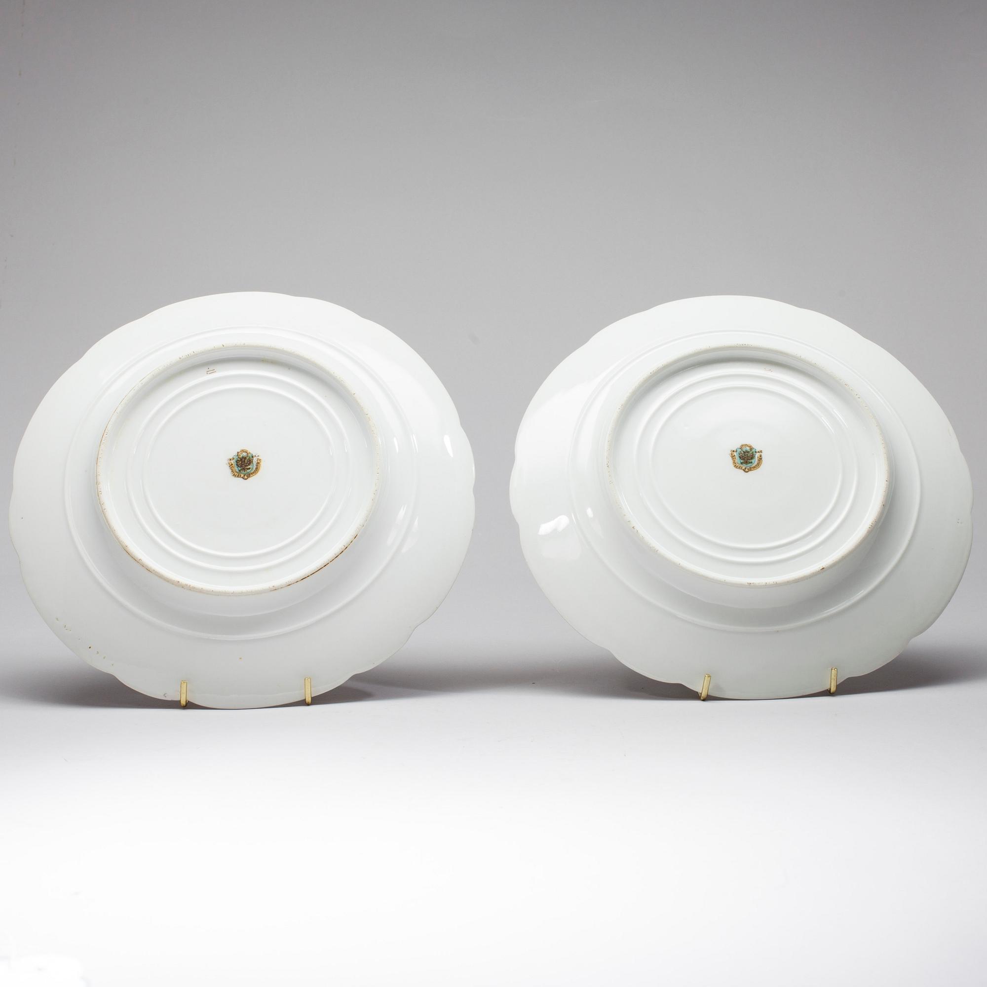 TALLRIKAR, 2 st, porslin, Bröderna Kornilov (Братьев Корниловых), 1884-1917 Ryssland.