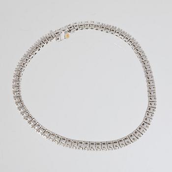 ARMBAND, 18k vitguld med briljantslipade diamanter, 1.72 ct. Vikt 12,4 g.