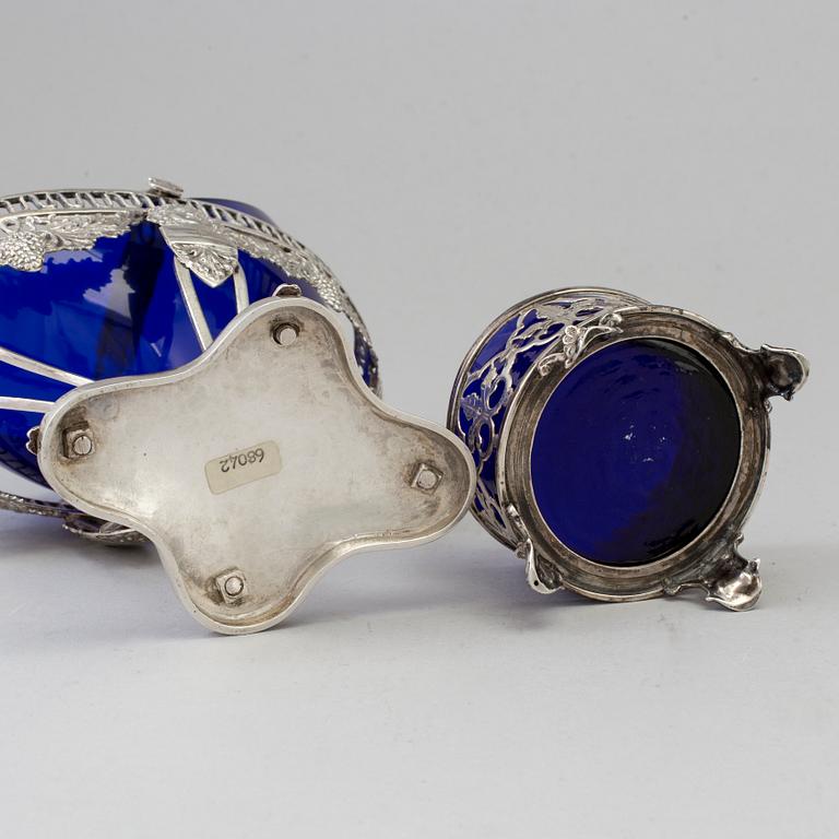 A bowl and a salt cellar, silver and glass. Northern Europe. 19th / 20th century.