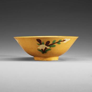 1477. A yellow, aubergine and green glazed bisquit bowl, Qing dynasty, Kangxi (1662-1722).