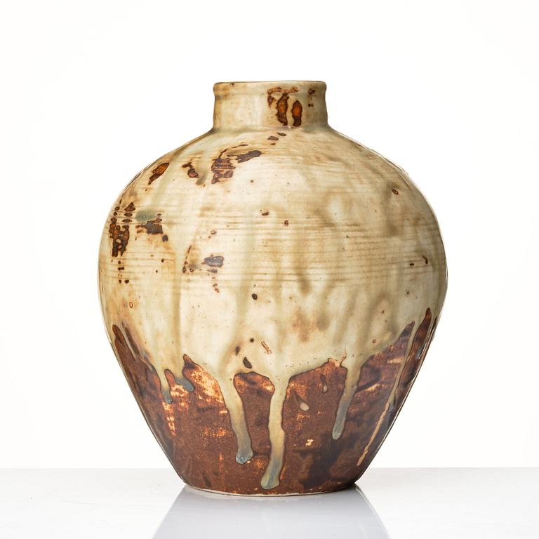 Bode Willumsen, a stoneware jar, Denmark 1920-1940s.