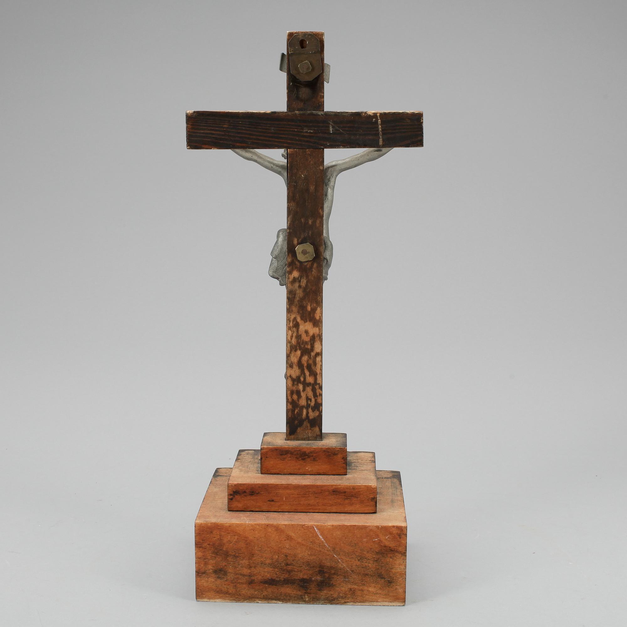 KRUCIFIX, vitmetall, 1900-talets första hälft.