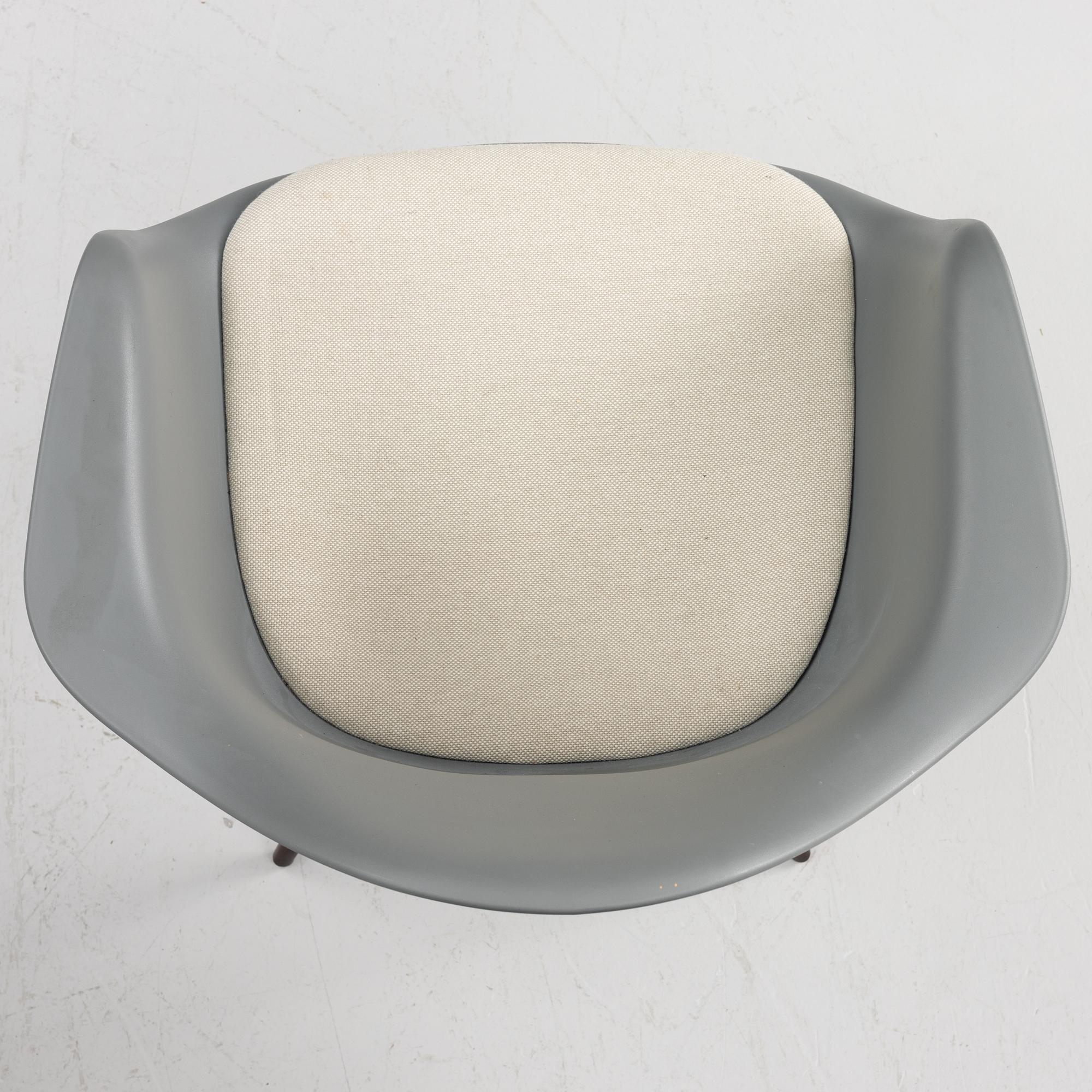 Charles & Ray Eames, Karmstolar ett par "Plastic Armchair DAW", Vitra.