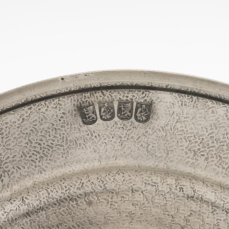 Eight Swedish pewter plates, Scandia tenn, Karlshamn 1994-95.