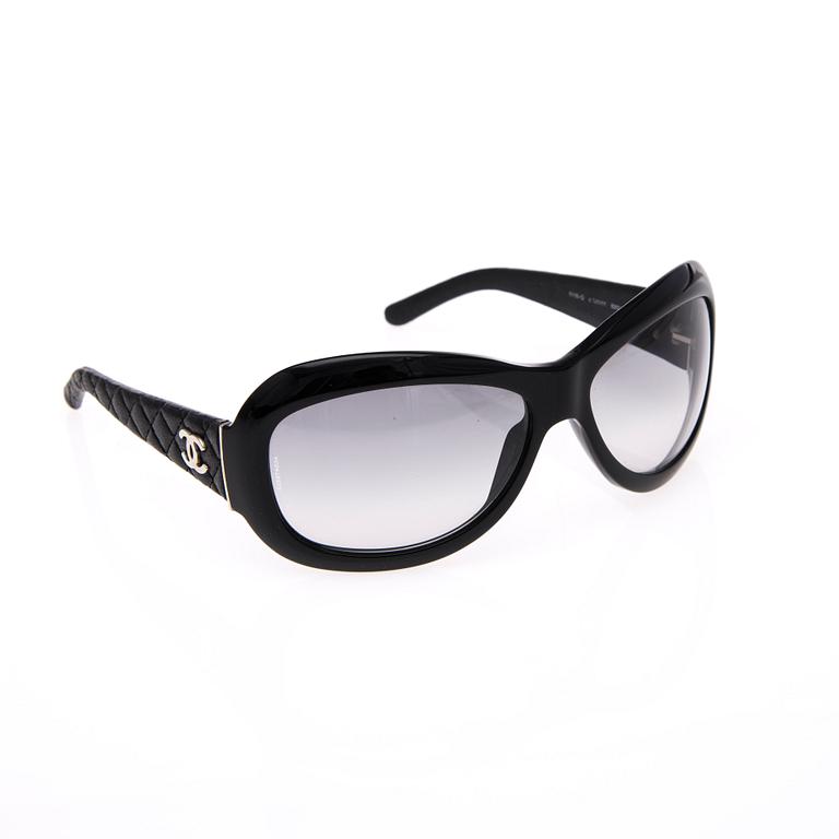 AURINKOLASIT, Chanel.