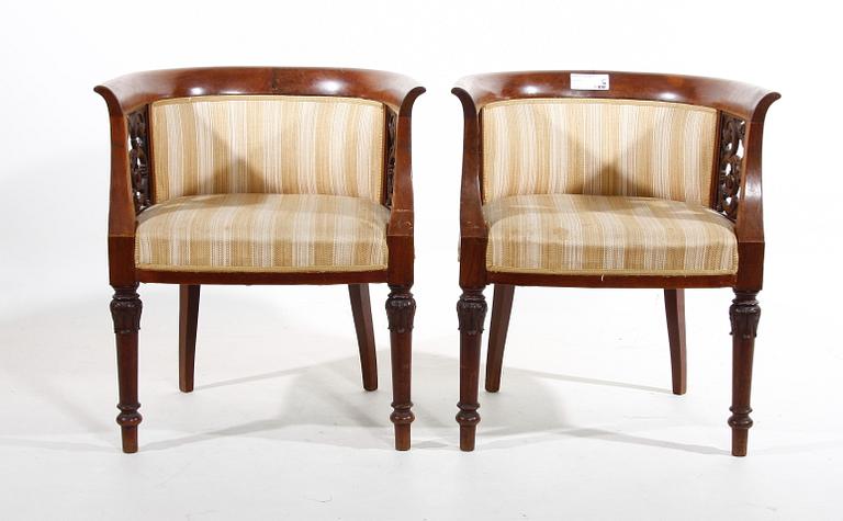 FÅTÖLJER, ett par, senempire, 1800-talets mitt.