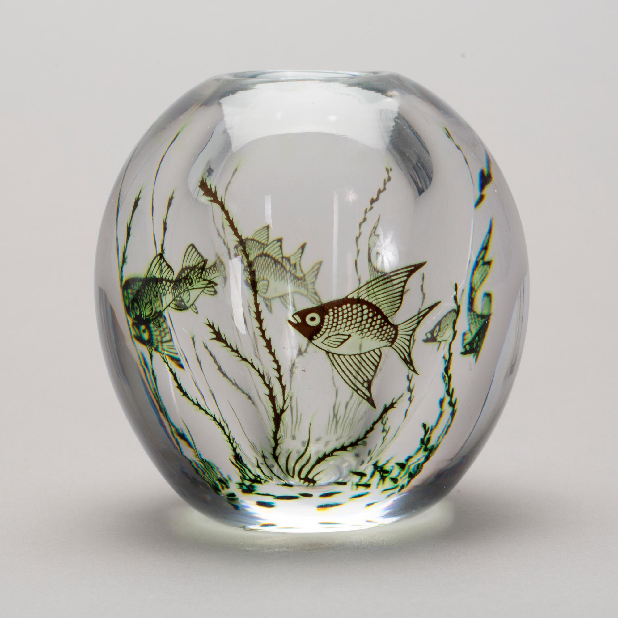 VAS, glas, Fiskgraal, Edward Hald, Orrefors, 1951. Numrerad och signerad.
