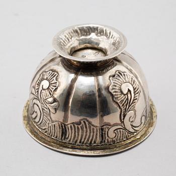 Petter Röding, Varberg (v 1741-1763), tumlare 2 st, silver samt en tumlare, ostämplad.