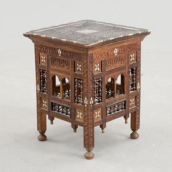 RÖKBORD, orientalisk, 1900-tal.