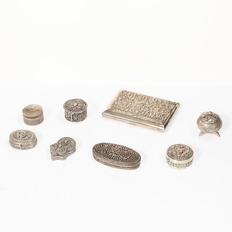 Boxes, 7 pcs, and a cigarette case, silver, 20th century.