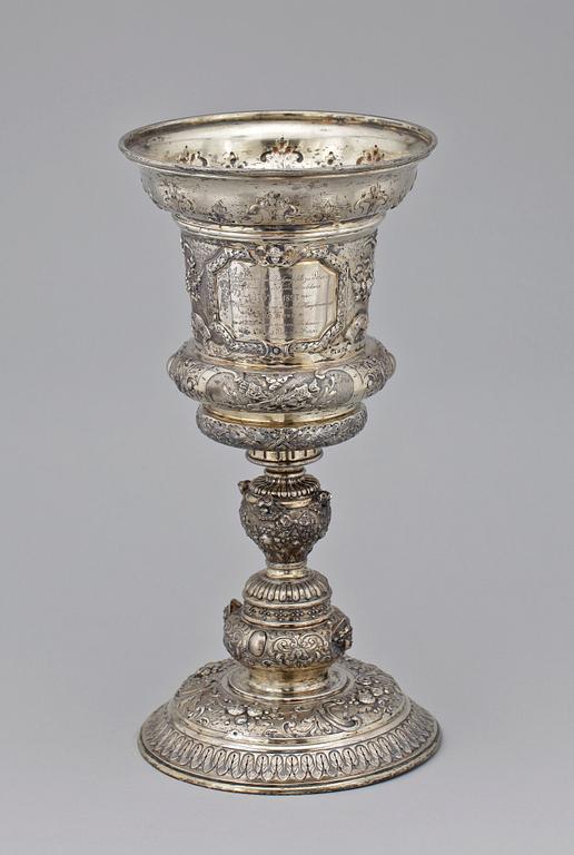 PRAKTPOKAL, underhaltigt silver, nyrenässans, TH Müller, Tyskland, dat 1897, vikt ca 1400 gram.