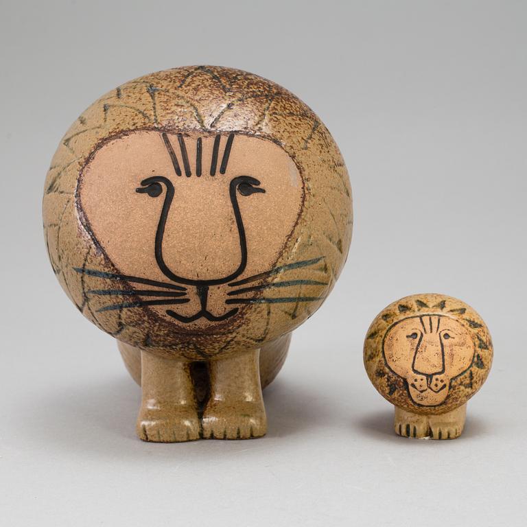 2 stoneware figurines by Lisa Larson for Gustavsberg. Lions of the "Afrika" series, produced from 1968 thru 1975.