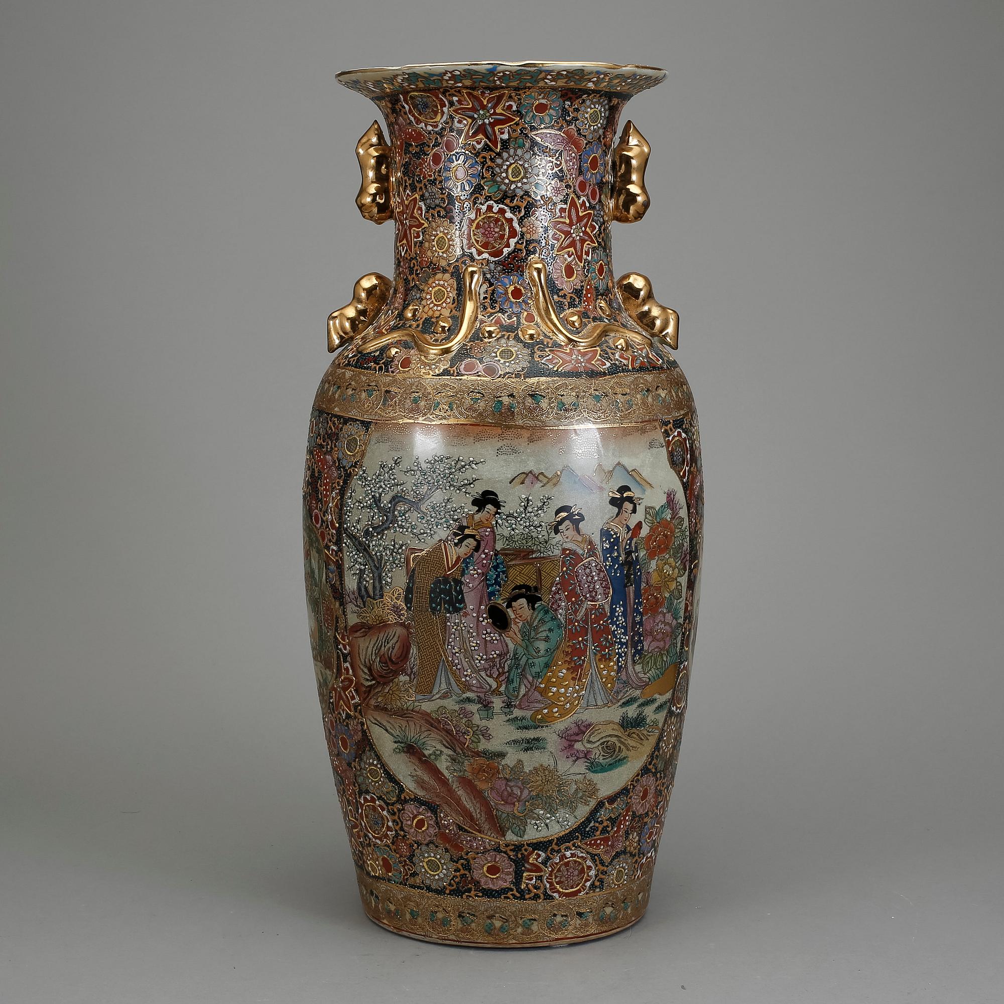 GOLVVAS, porslin. Japan/Kina. 1900-tal.