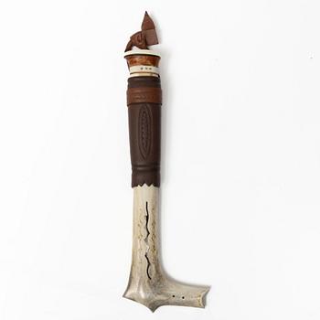 A half-horn knife.