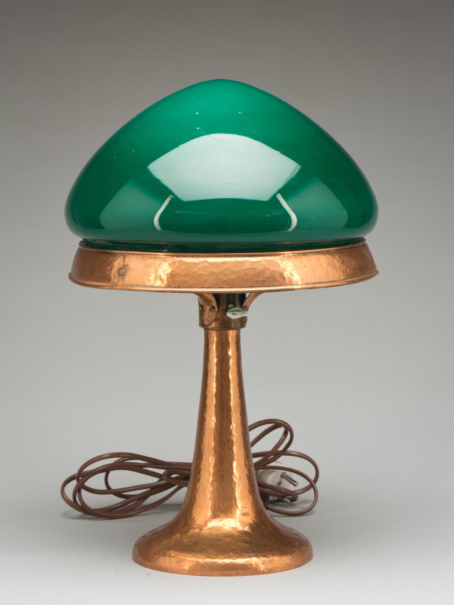 BORDSLAMPA, jugend. 1900-talets första hälft.