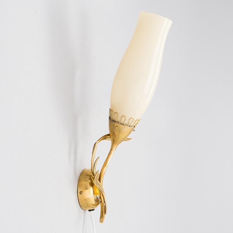 Mauri Almari, A mid-20th-century wall light for Idman.